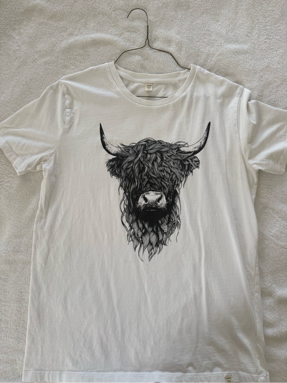 Men’s large highland cow artistic T-shirt in white